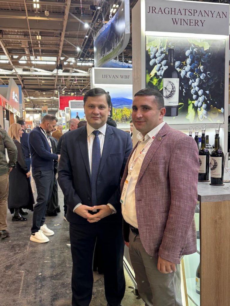 ՓԱՐԻԶ – ՀՀ դեսպանը այցելած է «Wine Paris 2026»-ի հայկական տաղաւարը 3 631671967 940826968467490 2840626802100967827 n