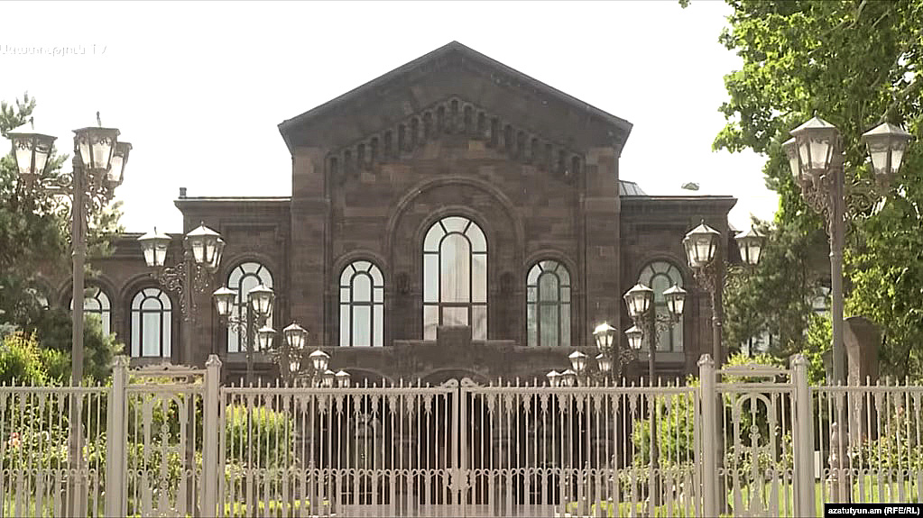Հոգեւորականներուն՝ արգելք
