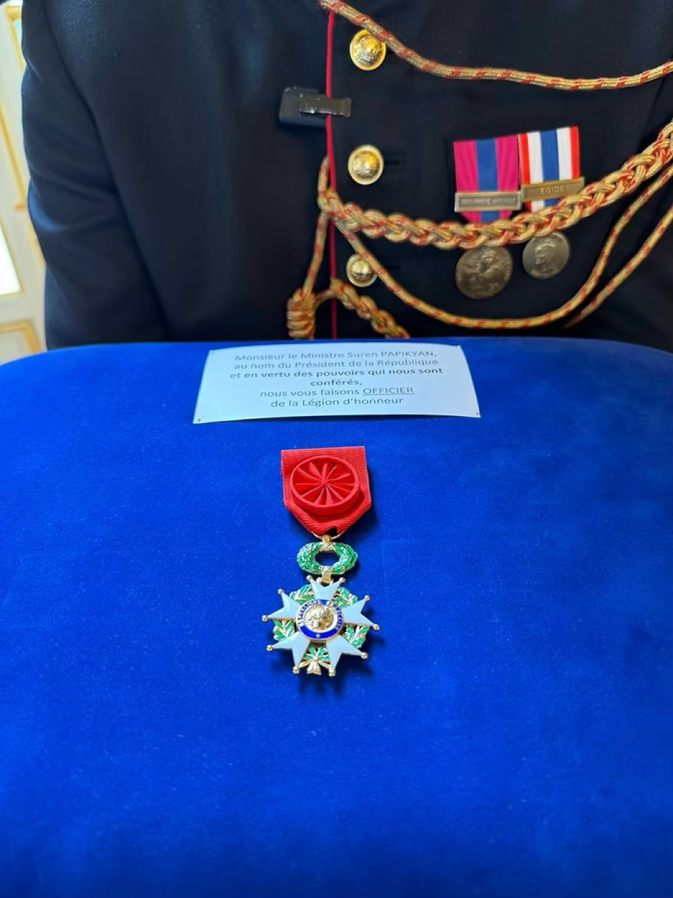 La Légion d'honneur française décernée à Suren Papikyan 3 Պապիկեան 3