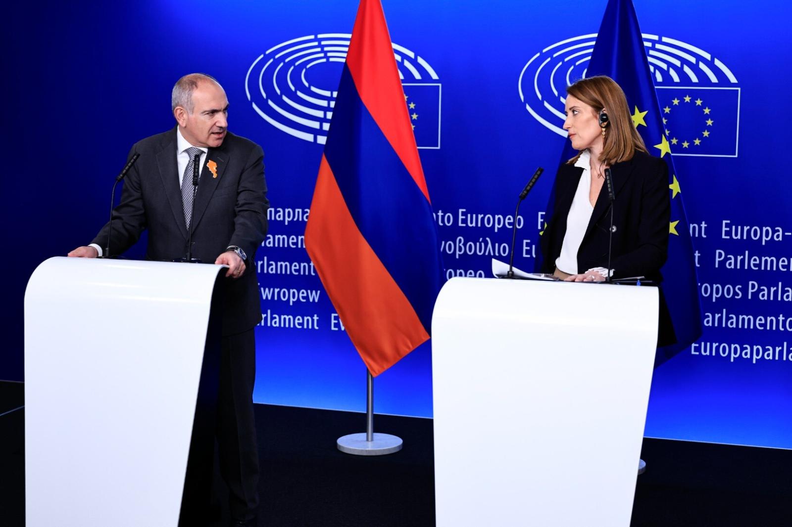 Discours historique au Parlement européen : Pachinian évoque la paix avec l'Azerbaïdjan, de nouvelles voies de transit et l'adhésion à l'UE 2 Փաշ Մեցոլա