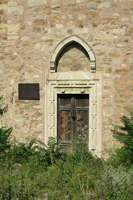 Crimée : Une église arménienne médiévale au bord de l’effondrement 7 31826058451 26b0dce0f4 z