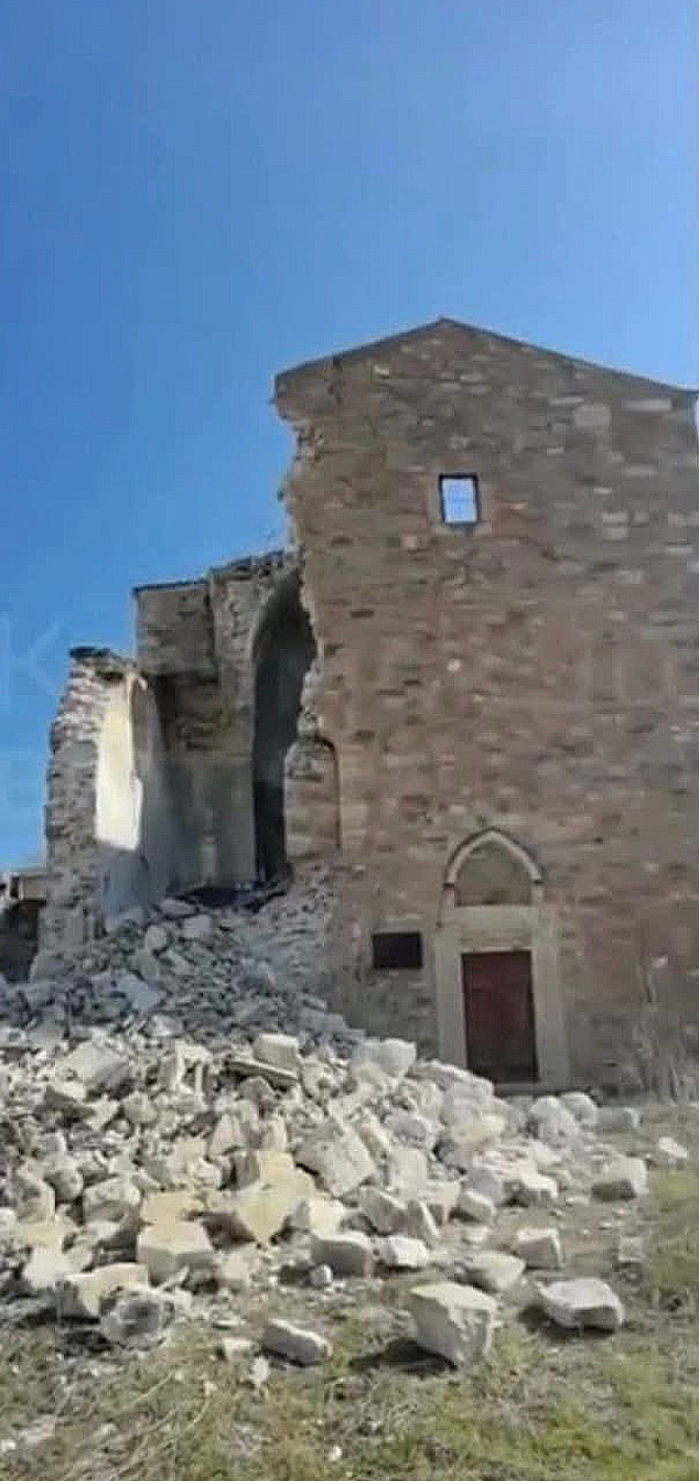 Crimée : Une église arménienne médiévale au bord de l’effondrement 9 angle ruine