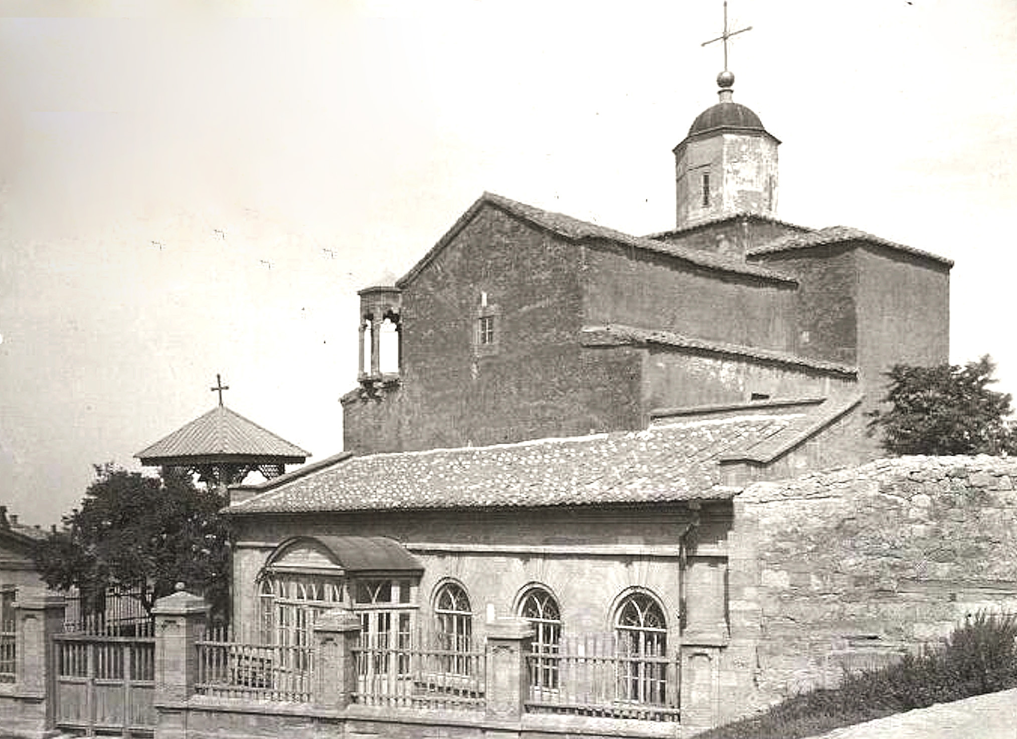 Crimée : Une église arménienne médiévale au bord de l’effondrement 3 photo ancienne