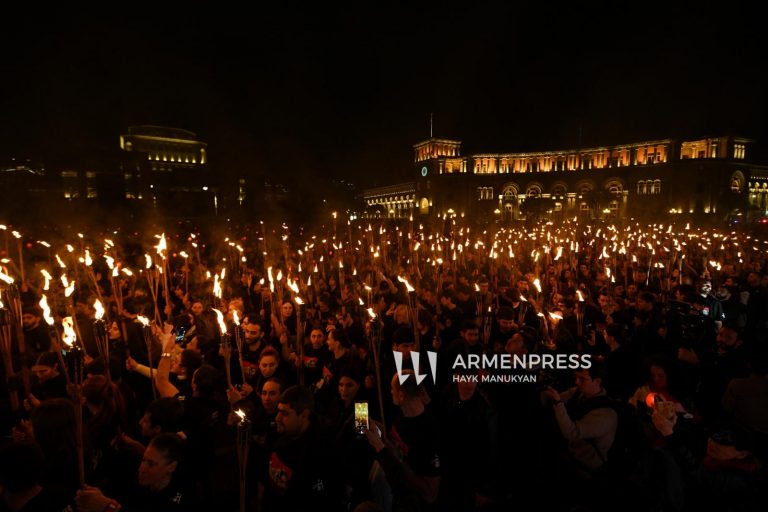 Ջահերով