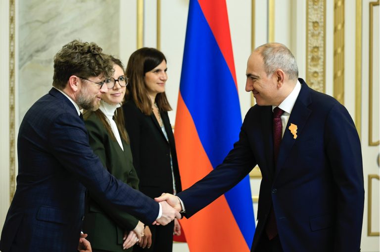 Փաշ- ֆր պատուի