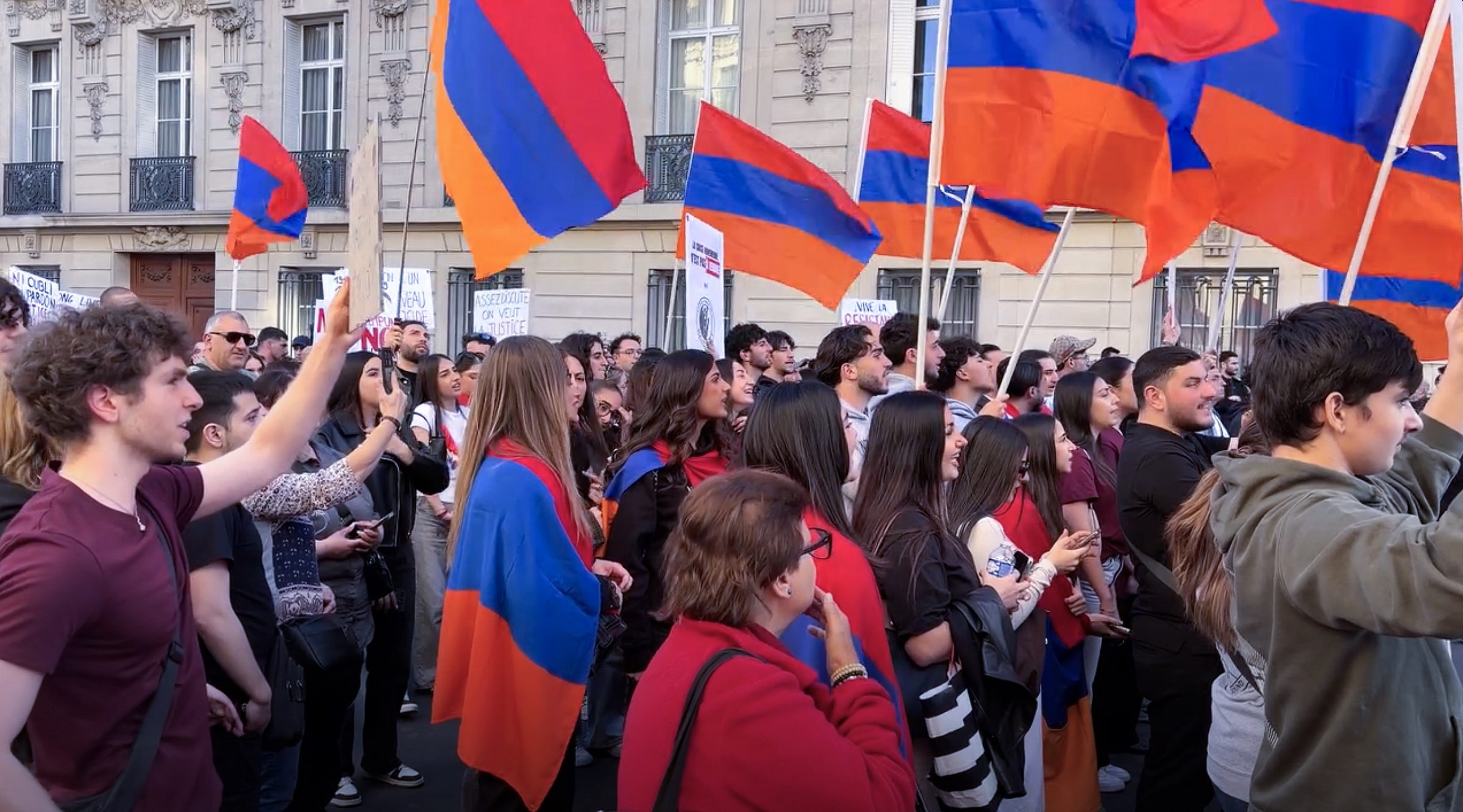 Փարիզի մէջ Ապրիլ 24-ի ոգեկոչումը 7 Քայլարշաւէն