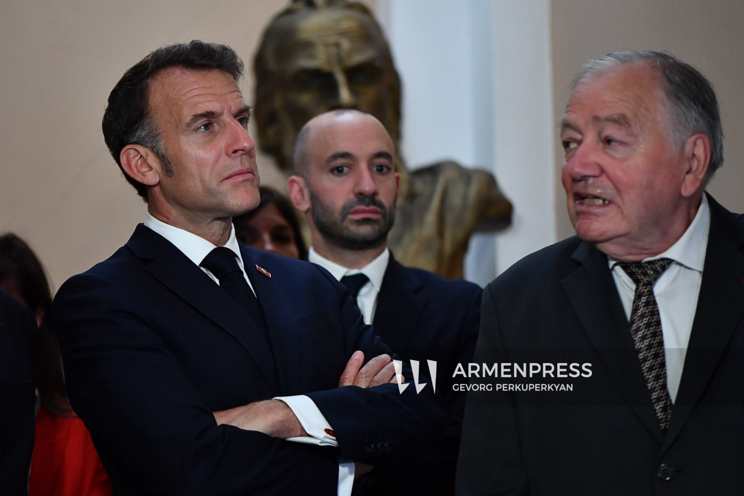 Emmanuel Macron a visité le Matenadaran 3 6SxWY0oZhqdedPyDh4YAMGbx0DQdFWaLpqehIkWR