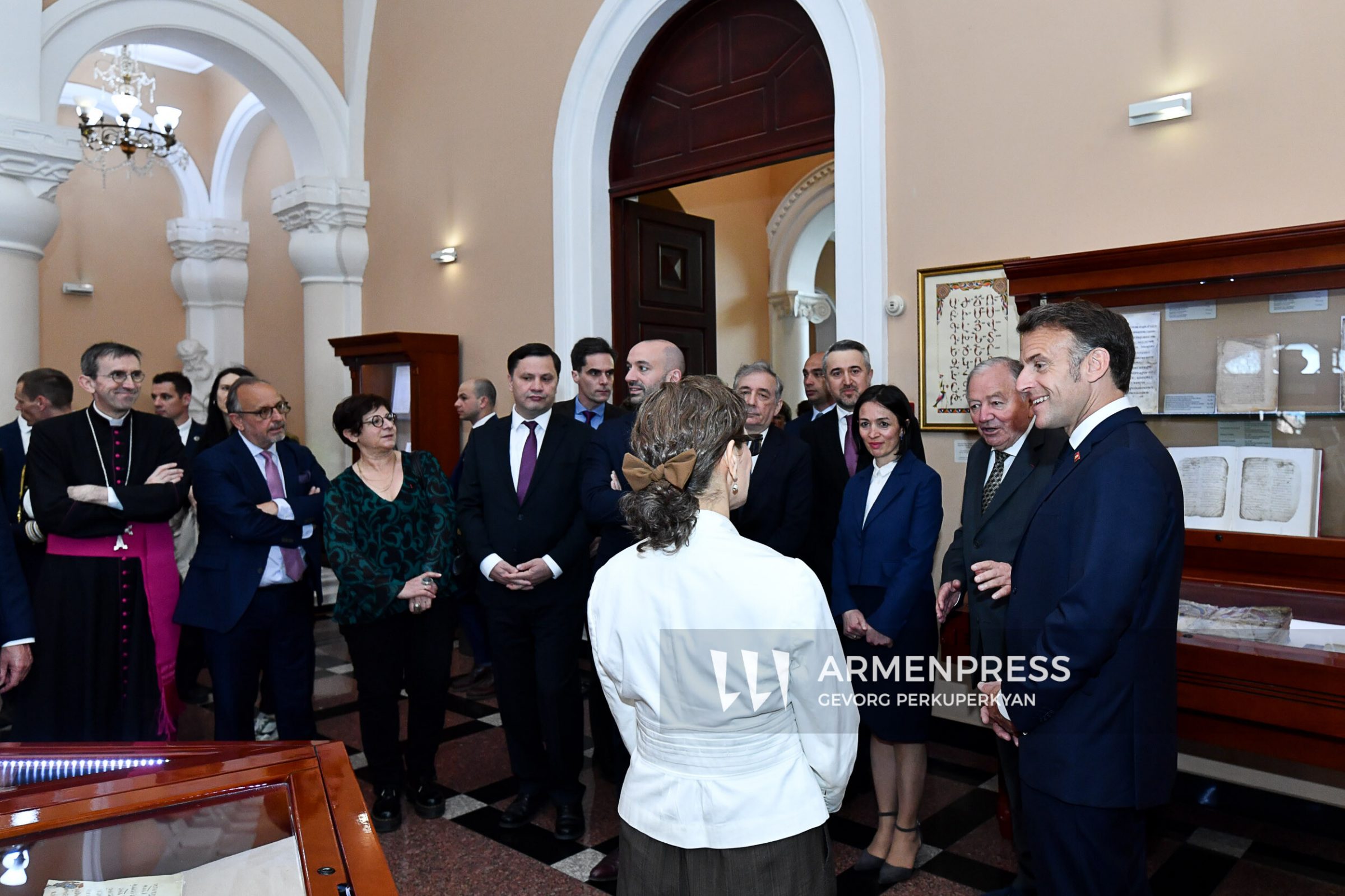 Emmanuel Macron a visité le Matenadaran 4 xtnMG62hibZXgMWktXspYwJ6Kinpvwfm7Cf8xxqI
