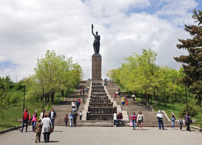 Gyumri_-_Mother_Armenia