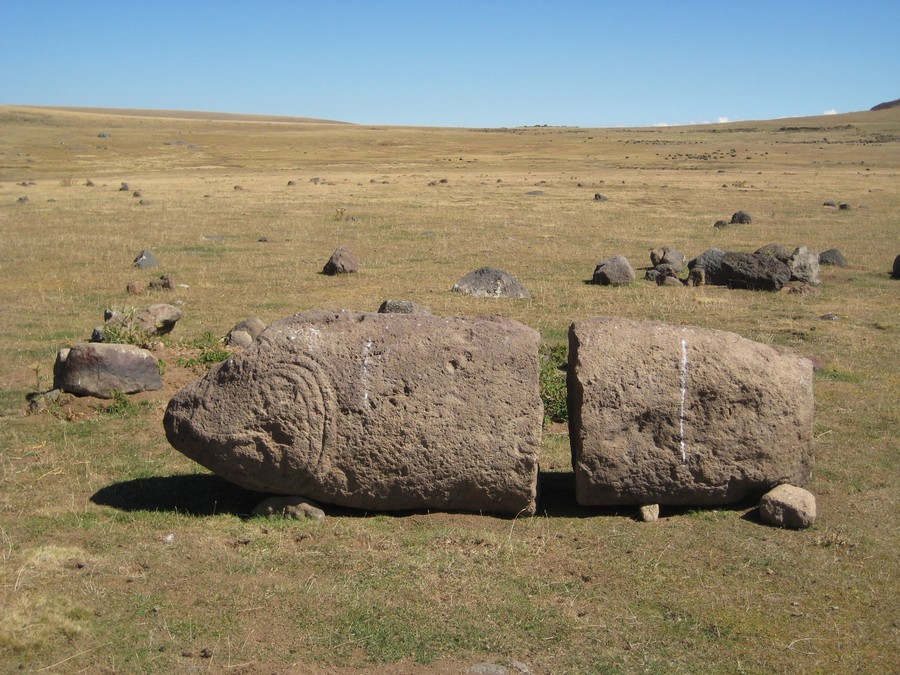 Erevan : Réunion du Groupe européen du Conseil international des monuments et des sites 2 tirinkatar vishapaqar