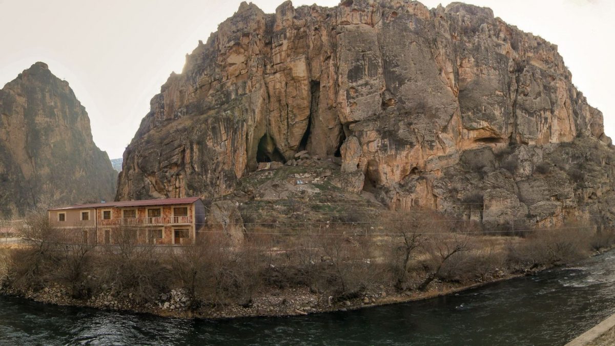 Արենիի քարայրը