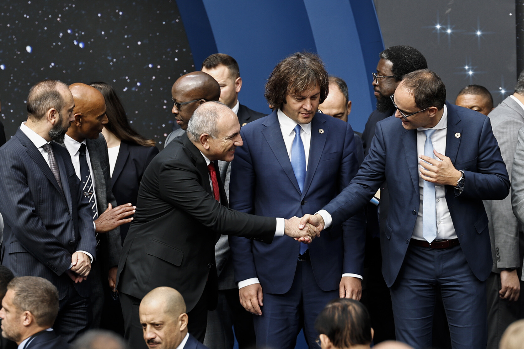 Nikol Pachinian dévoile les ambitions aérospatiales de l’Arménie au Sommet spatial à Paris 6