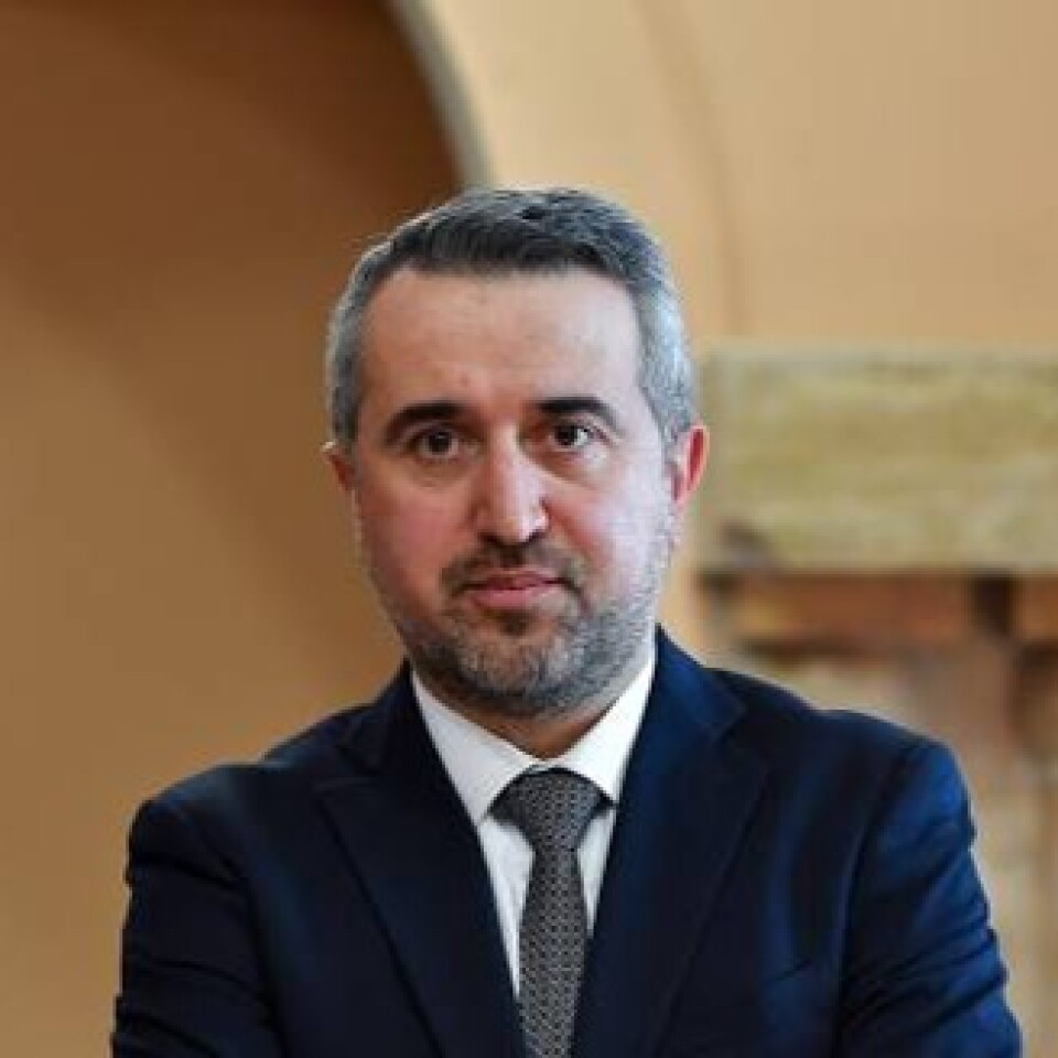 Արա Խզմալեան