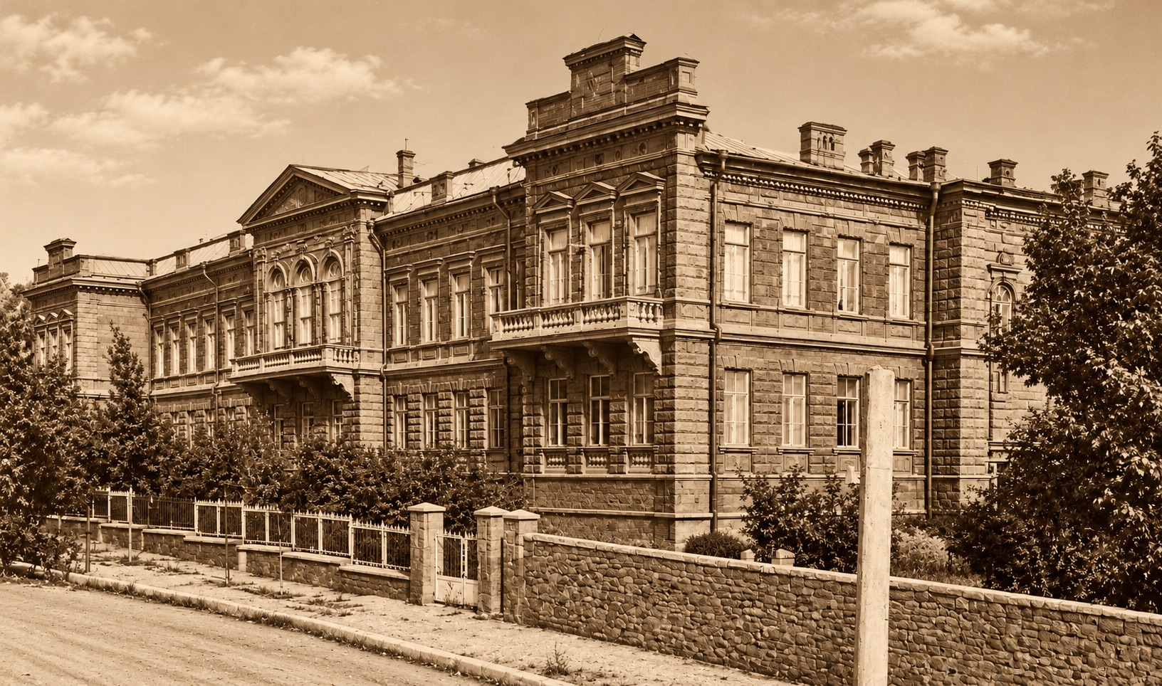 Un élément délaissé du patrimoine de la ville d’Etchmiadzine 4 Universite dEtat