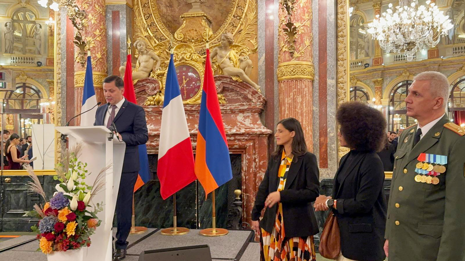 Դեսպան