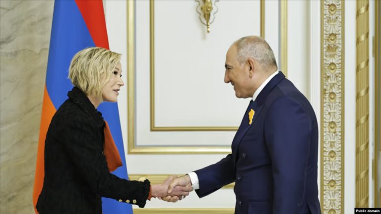 Փօլա