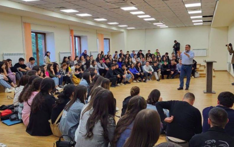 Վարդանեան-համալսարանականներ